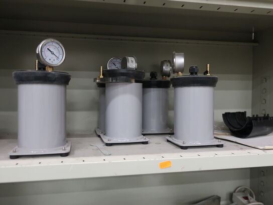 Stålskab BLIKA inkl. indhold (se billeder)