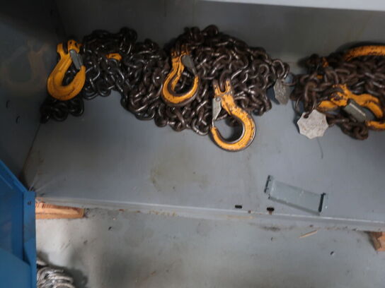 Stålskab inkl. indhold (se billeder)