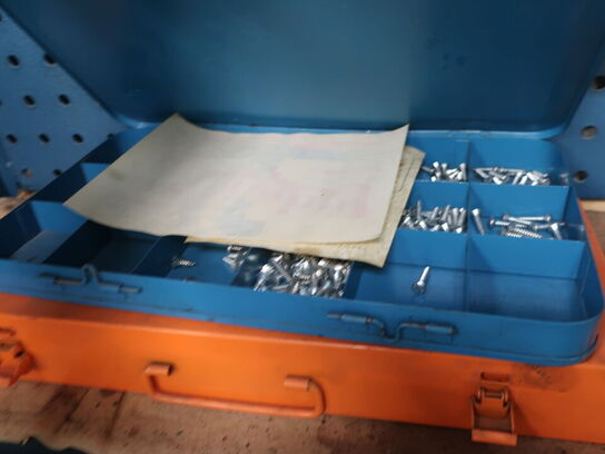 Filebænk m. skruestik m. PEDDINGTON løfter samt indhold