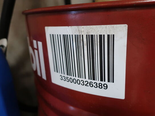 Kemistation inkl. indhold. Mængde i dunke og tromle ukendt.