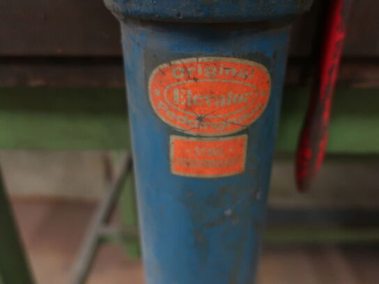 Filebænk m. 2. stk. skruestik m. PEDDINGTON løftefunktion