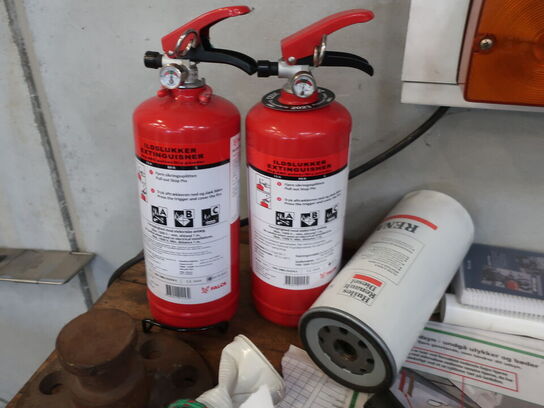 Filebænk m. skruestik samt indhold