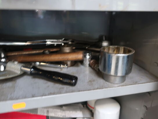 Stålskab inkl. indhold (se billeder)