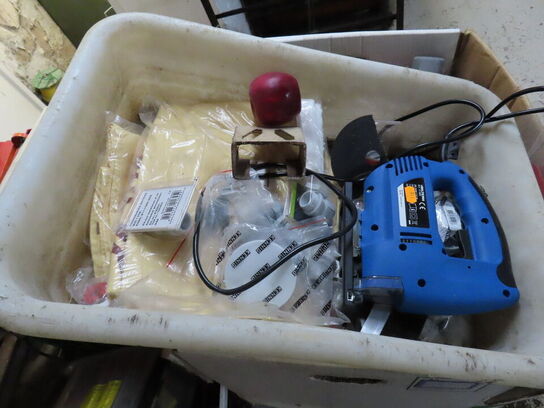 Ass. værktøj og 2 stk. stiger