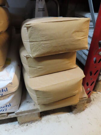 Pallereol med indhold