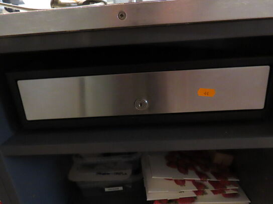 POS terminal med dankortterminal, stregkodescanner og pengeskuffe