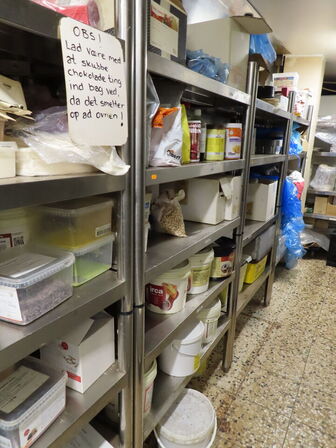 5 stk. reoler med indhold