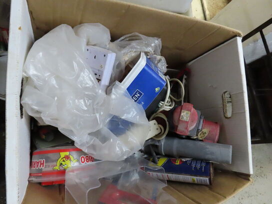 Ass. værktøj og 2 stk. stiger