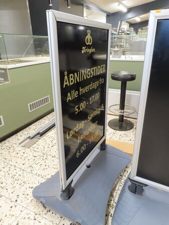 Div. skilte og stole