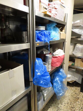 5 stk. reoler med indhold