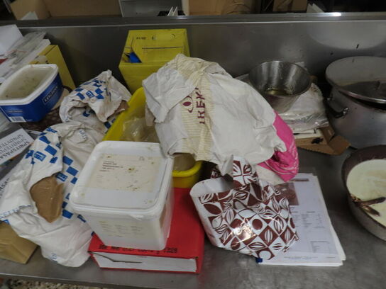 Arbejdsbord med indhold