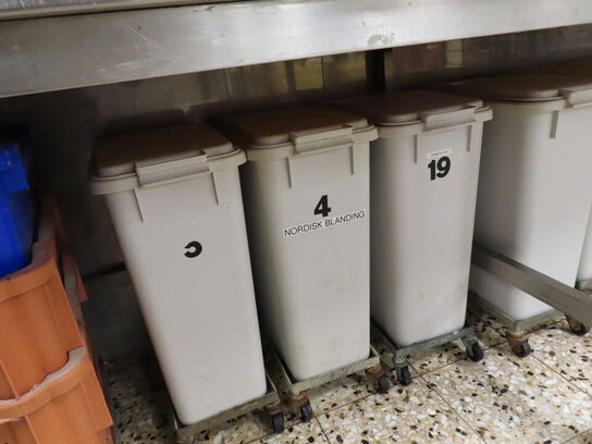 Arbejdsbord med indhold