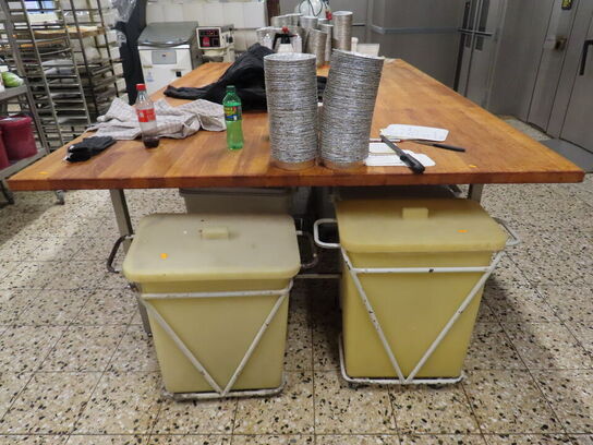 Arbejdsbord med indhold