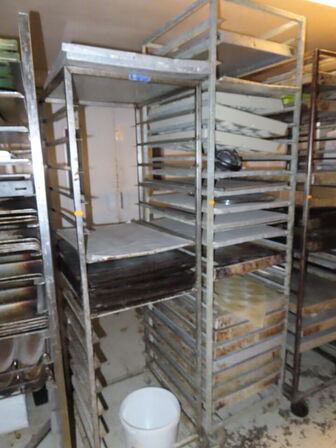 8 stk. stikvogne med indhold