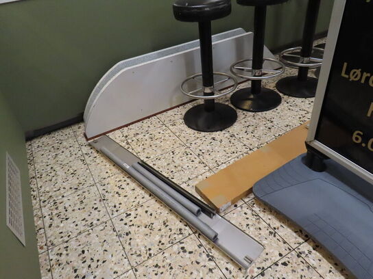 Div. skilte og stole