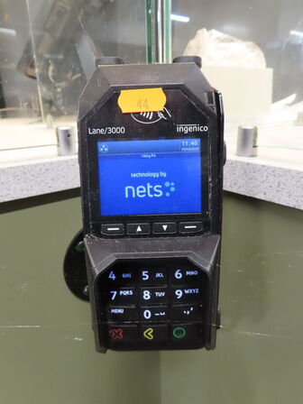 POS terminal med dankortterminal, stregkodescanner og pengeskuffe