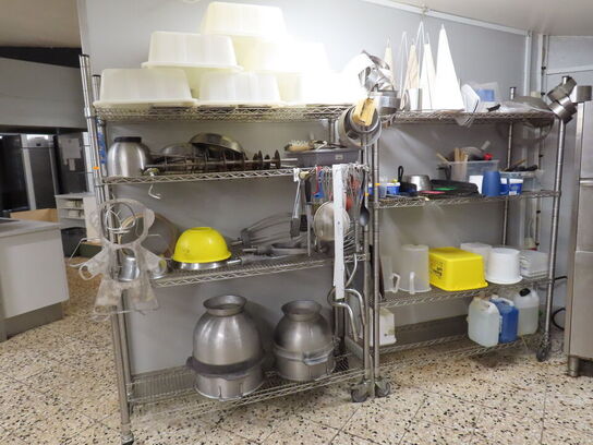 2 stk. reoler med indhold