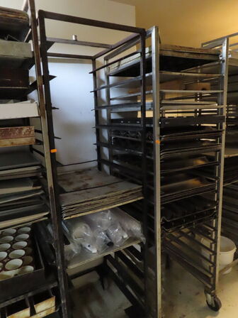 8 stk. stikvogne med indhold