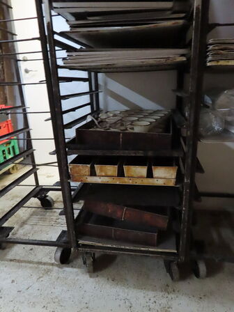 8 stk. stikvogne med indhold