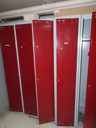 3 stk. omklædningsskabe, hver med 2 rum