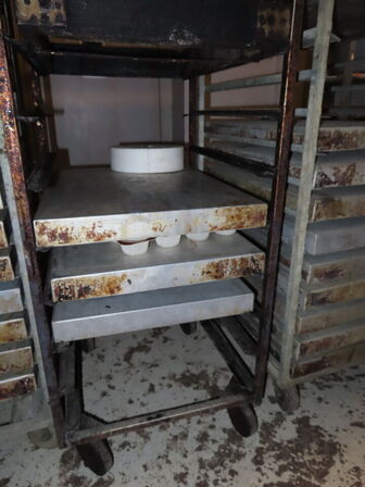 8 stk. stikvogne med indhold