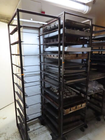 8 stk. stikvogne med indhold