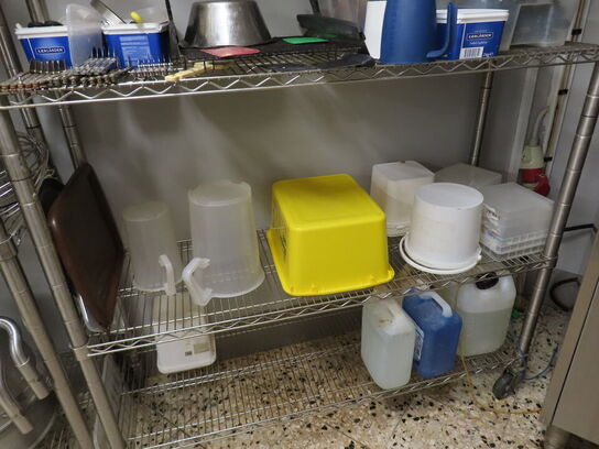 2 stk. reoler med indhold