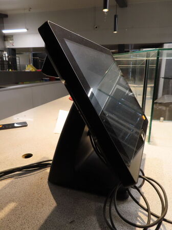 POS terminal med dankortterminal, stregkodescanner og pengeskuffe