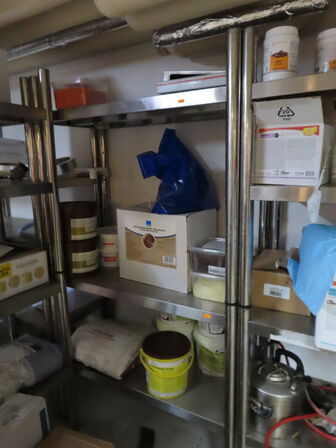 Div. reoler med indhold