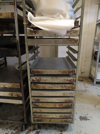 8 stk. stikvogne med indhold