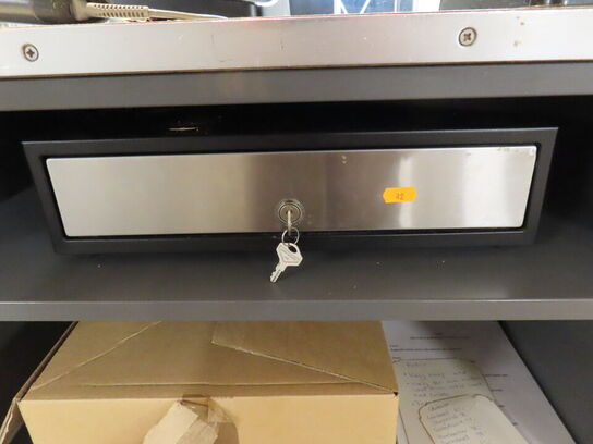 POS terminal med dankortterminal, stregkodescanner og pengeskuffe