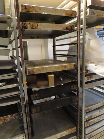 8 stk. stikvogne med indhold