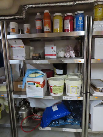 Div. reoler med indhold