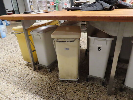 Arbejdsbord med indhold