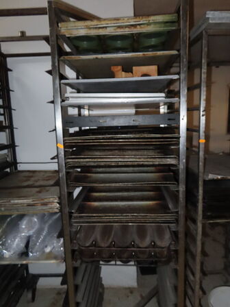 8 stk. stikvogne med indhold