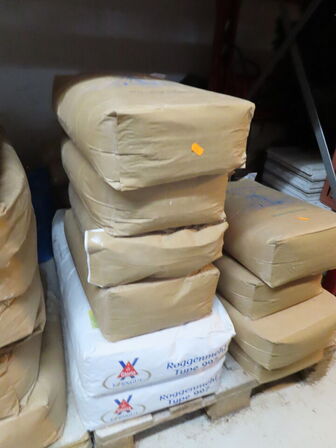 Pallereol med indhold