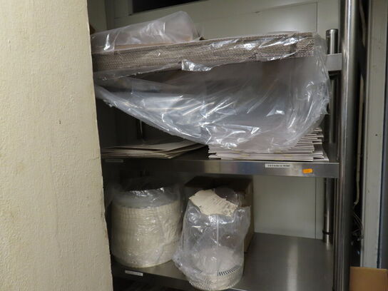 5 stk. reoler med indhold