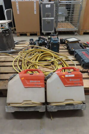 2 stk. vandtanke HUSQVARNA W1 15 inkl. 4 stk. slanger