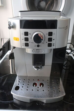 Kaffemaskine automatisk DE'LONGHI Magnifica S ECAM 22.110.SB