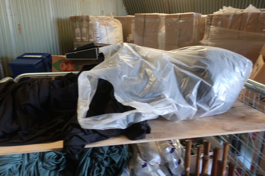 Engangsservice, stolebetræk, bukser, trøjer m.m.