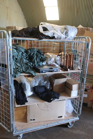 Engangsservice, stolebetræk, bukser, trøjer m.m.