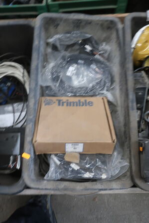 Kabler, monteringsudstyr m.v. til TRIMBLE 
