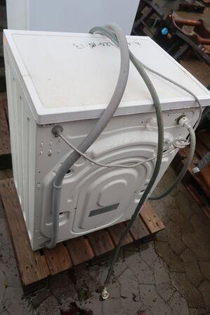 Vaskemaskine SCANDOMESTIC samt køleskab MATSUI