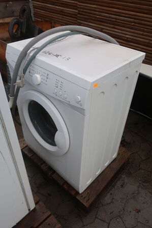 Vaskemaskine SCANDOMESTIC samt køleskab MATSUI