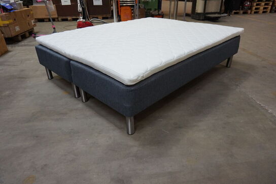 Nordisk Fjer Boxseng med topmadras og stålben 160x200 cm 