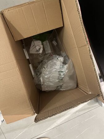 Salgsdisplays i grå inkl. bøjler