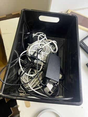 Værkstedsbord inkl. indhold