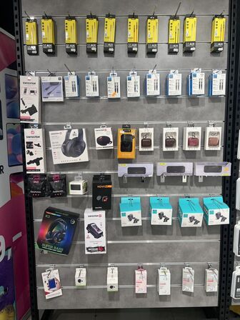 Salgsdisplays i grå inkl. bøjler