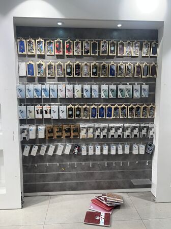 Salgsdisplays i grå inkl. bøjler