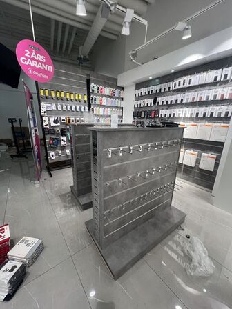 Salgsdisplays i grå inkl. bøjler